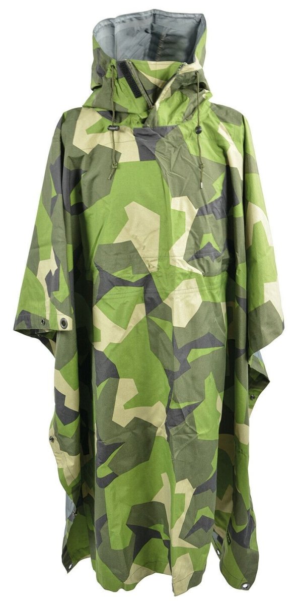 Ale-Tex three-layer waterproof army poncho with M90 camouflage, hood, zipper neck, and windproof design.