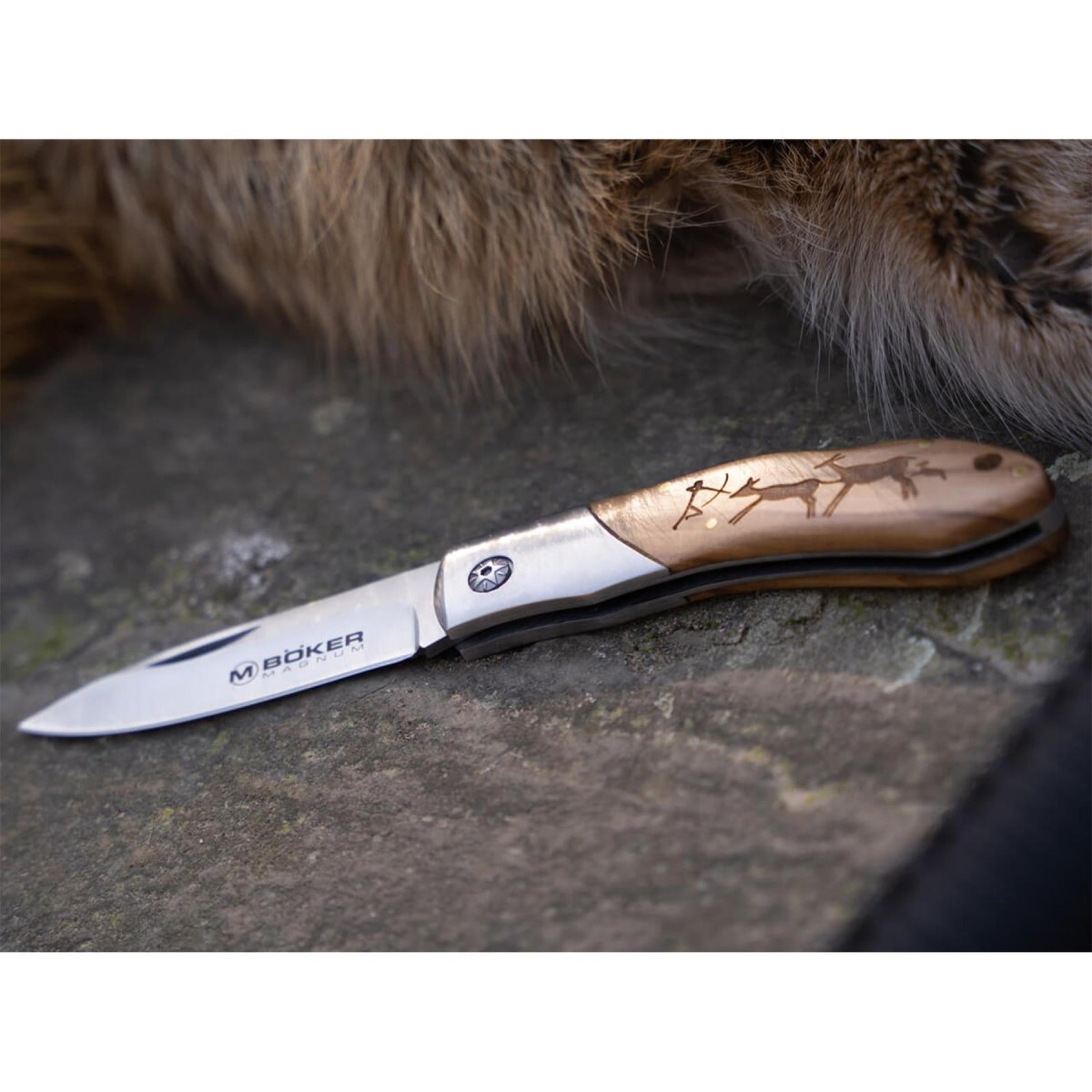 Couteau de poche BOKER Caveman Steel 440A acier non revêtu manche bois décoré