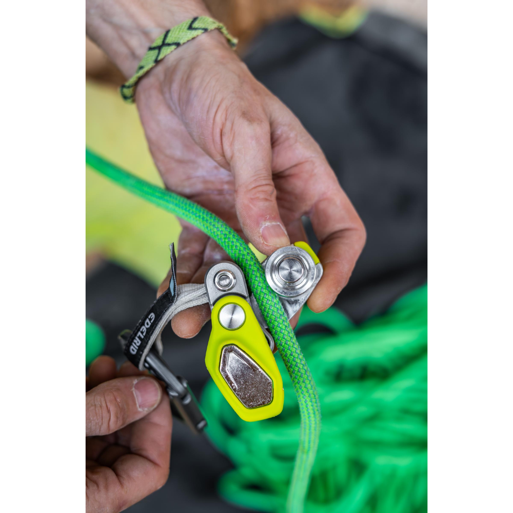 Edelrid Ohmega Climbing Brake Assistant with Pulley 8.6–10.5mm Rope Oasis