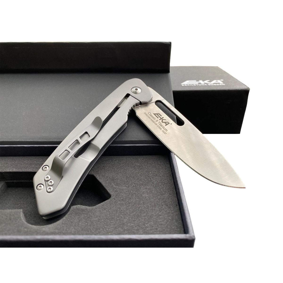 EKA Brand Swedish Classic 8 couteau de poche manche en titane lame en acier inoxydable 57 HRC