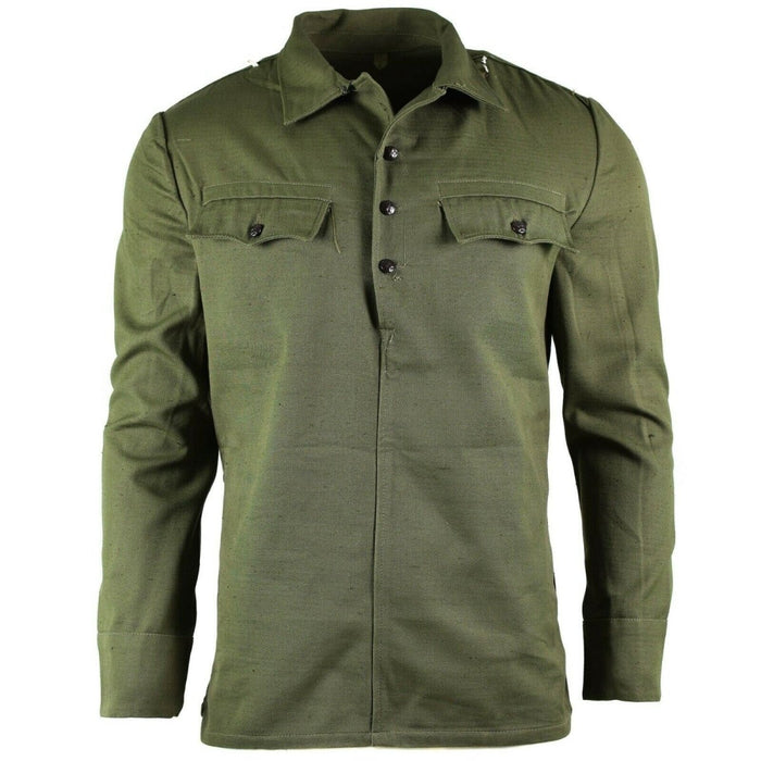 Véritable chemise militaire BDU vert olive de l'armée bulgare avec poches poitrine boutonnées et tissu durable pour une utilisation au combat.