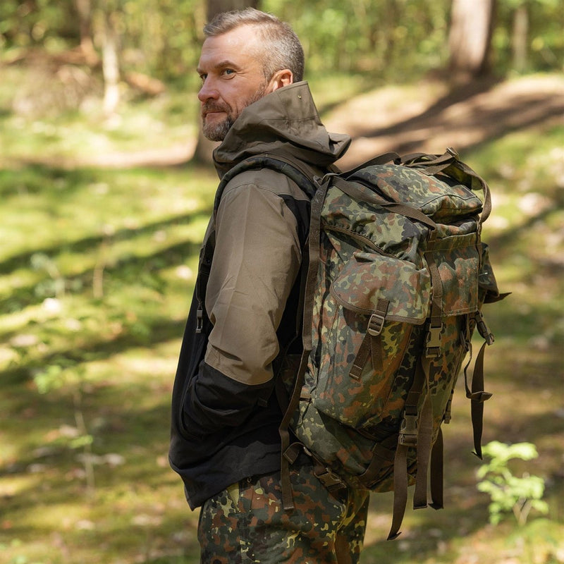 Backpack tactique militaire allemand d'origine 65L Camo de sac à dos de combat de combat.